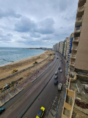 شقة رائعة علي البحر عائلات فقط ال 7 دندنة